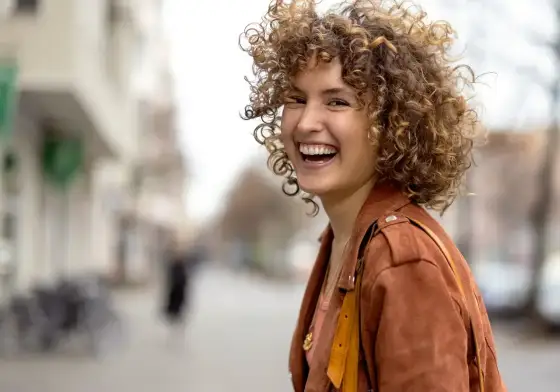Locken stylen - So gelingt die perfekte Routine ohne Frizz